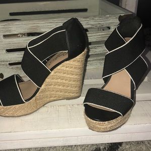 BLACK WEDGES